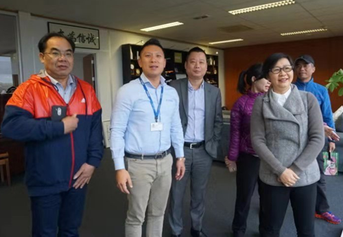 代表團聽取簡永豐總經(jīng)理簡要情況介紹