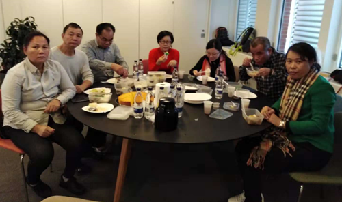 代表團成員與華人華僑共進午餐