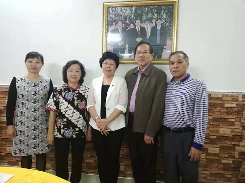 左起：1、副主席蔡礎(chǔ)靈 3、郭蘇丹 4、黃源清 5、袁奕江