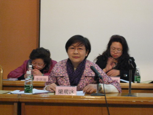 廣州市僑聯(lián)副主席梁瑞冰作指示
