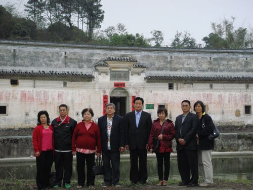歐陽(yáng)丁清先生一行在碧滟樓合影