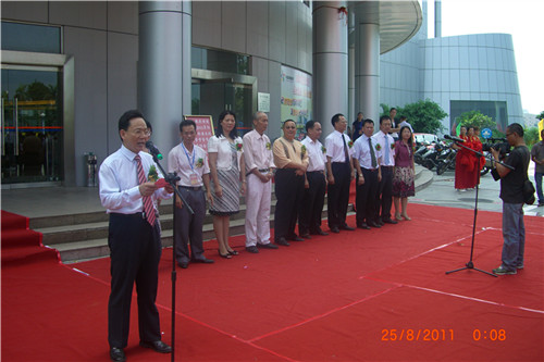 陽江市僑聯(lián)主席曾國濃主持開幕式。
