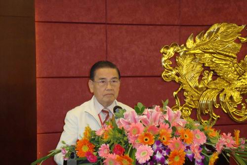 蕭俊杰先生在宴會上講話。