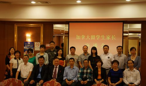 座談會(huì)全體人員合影留念