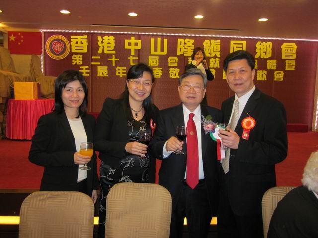 與黃廣流會(huì)長(zhǎng)合影。
