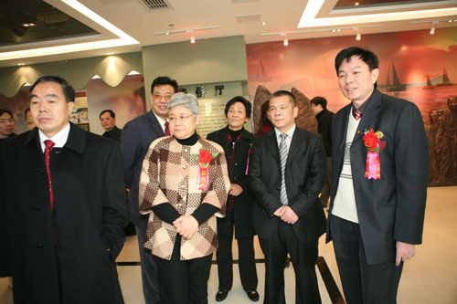 2011年1月10日，揭陽市僑聯(lián)大廈（僑史館）舉行隆重落成慶典。在揭陽市領(lǐng)導(dǎo)的陪同下，中國僑聯(lián)原副主席唐聞生在參觀揭陽僑史文化展覽館后并給予高度評價(jià)。