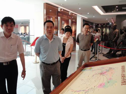 2011年5月31日，揭陽市委常委、組織部長謝峻在參觀僑史館后給予高度評價(jià)，要求市僑聯(lián)充分利用這一僑文化特色平臺，多宣傳多推廣，為推進(jìn)節(jié)約文化強(qiáng)市建設(shè)進(jìn)程作貢獻(xiàn)。邢曉榮 攝