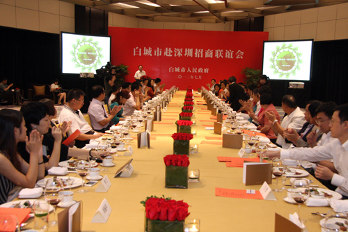 市僑聯(lián)組織多名僑商參加白城市招商聯(lián)誼會。李恩 攝