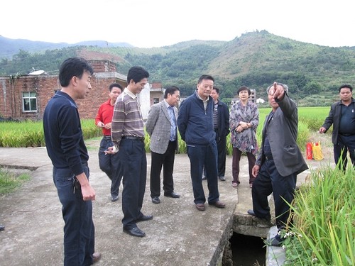 李瑜主席查看上馬石水圳工程