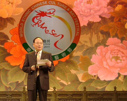 廣東省僑聯(lián)副主席區(qū)德強(qiáng)在開幕式上致辭。