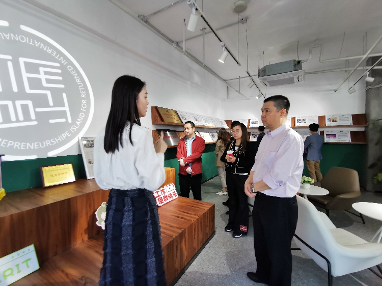 順德區(qū)僑聯(lián)帶隊(duì)深圳市進(jìn)行留學(xué)人才工作考察調(diào)研1_副本.jpg