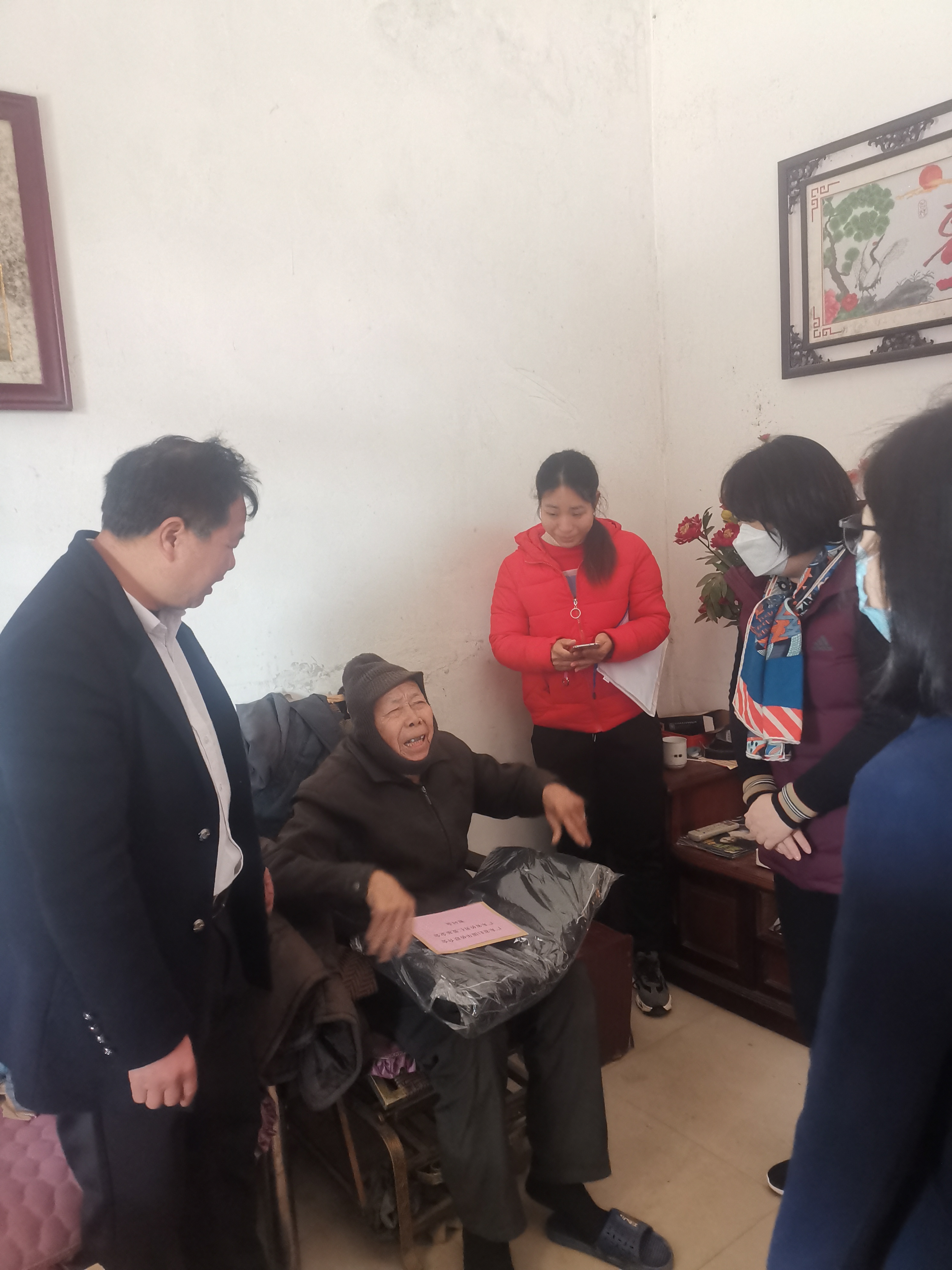 20210114省僑聯(lián)謝惠蓉一行到消雪嶺慰問困難歸僑4.jpg
