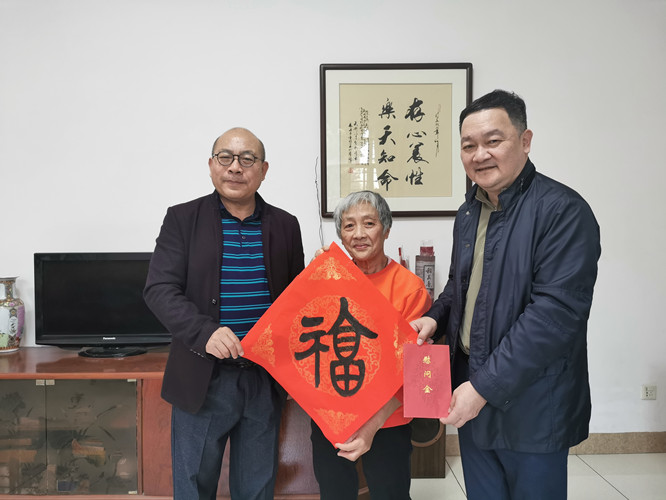 區(qū)僑聯(lián)進(jìn)行2021年歸僑新春慰問活動 區(qū)僑聯(lián)慰問3_副本.jpg